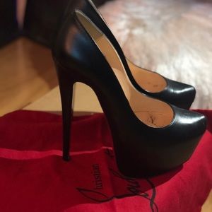 Louboutin daffodils Price is firm